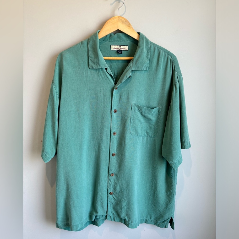 Tommy Bahama 100% silk button down short sleeve shirt size Large
